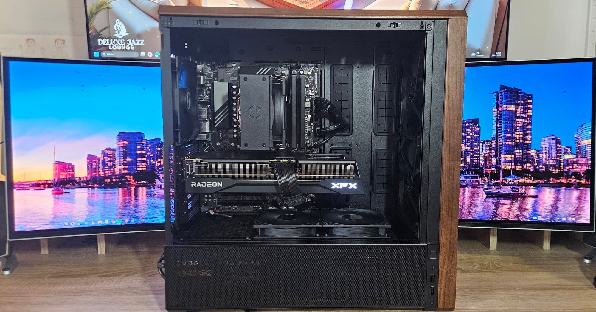 Gaming PC in wood-panel case with minimalist design – custom build by Erelen